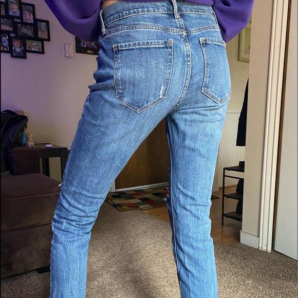 size 2 old navy boyfriend jeans 🙈🚎 - Picture 4 of 5